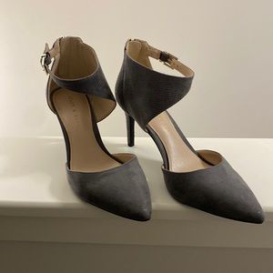Kelly & Katie Marsia Pump | Gray Suede | Pointed Toe | Size 8.5